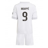 Fotballdrakt Barn Real Madrid Kylian Mbappe #9 Hjemmedraktsett 2025-26 Kortermet (+ Korte bukser)